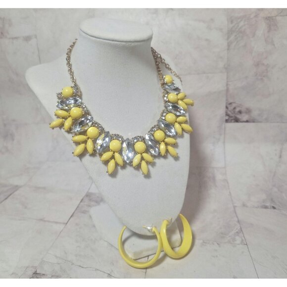 Etc! Yellow Statement Bib Necklace and Plastic Earrings Set with Large Rhineston - Picture 4 of 10